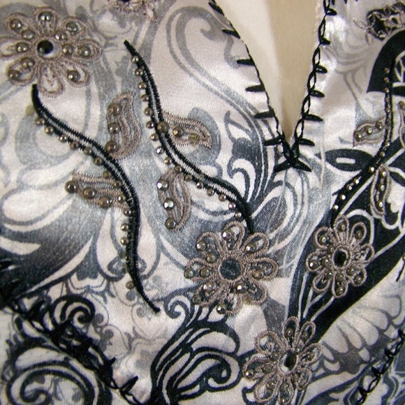 One World Live and Let Live Top Black White 1X - Picture 2 of 6